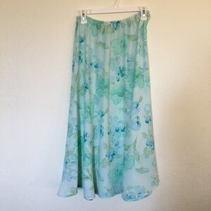 Southern Lady women's floral bell skirt. Size S.